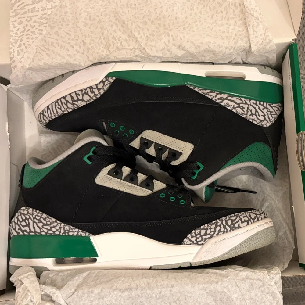Air Jordan 3 Retro Black and Pine Green - Picture 8 of 8